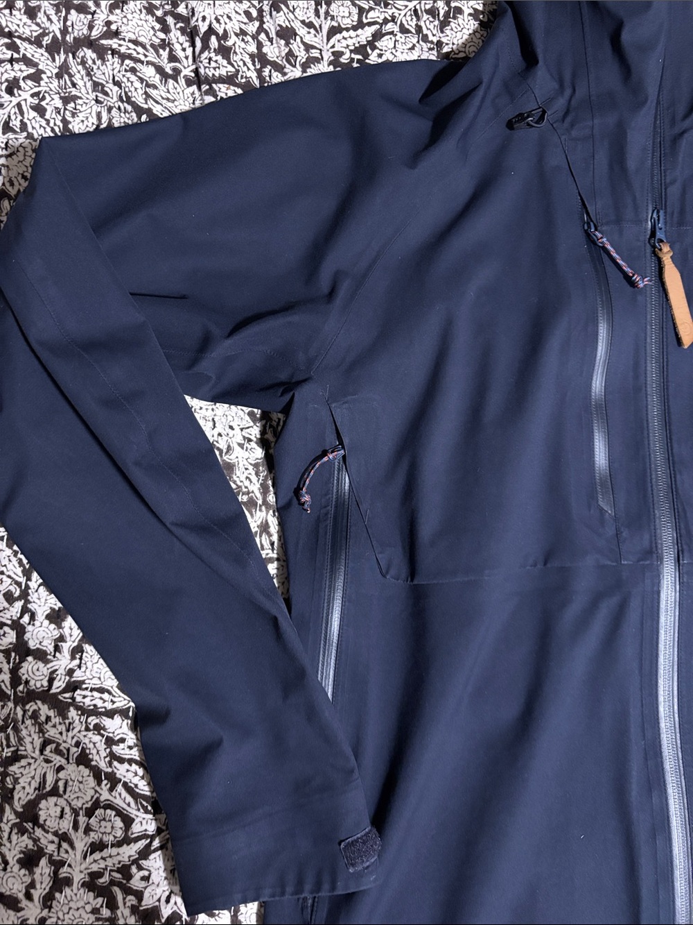 Fjallraven Women's Medium Navy Waterproof Keb Ecoshell Hooded Rain Jacket - Picture 4 of 12
